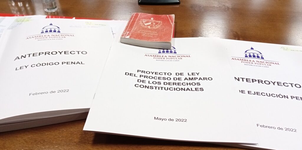 «proyectos de ley», no «proyectos de leyes» Buen Idioma